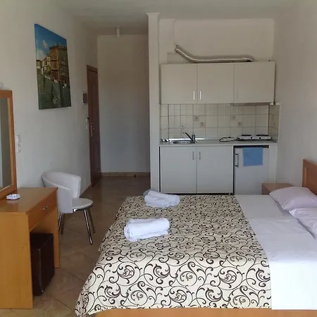 Platanos Apartmán *