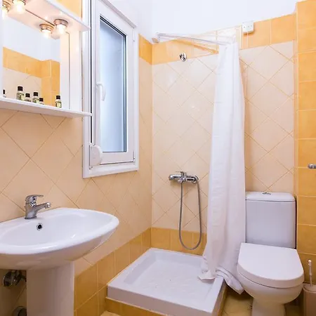 Platanos Apartmán *